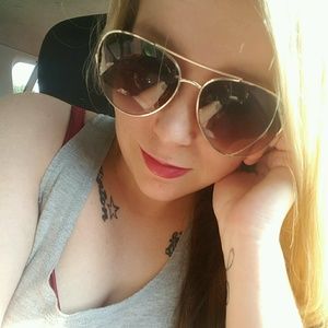 Meet your Posher, Brittney