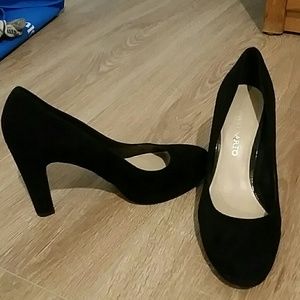 Dress pumps
