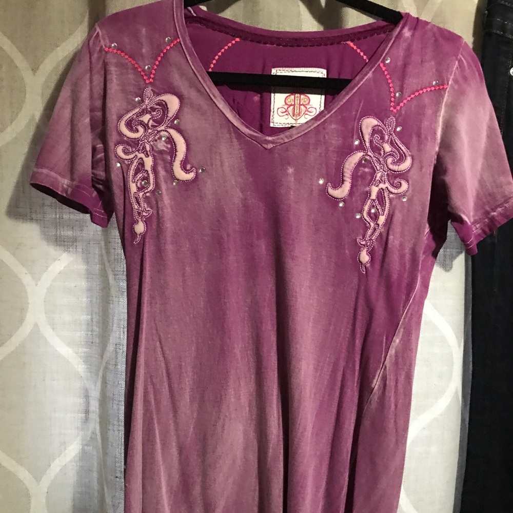 Roar T-shirt with Rhinestone design
