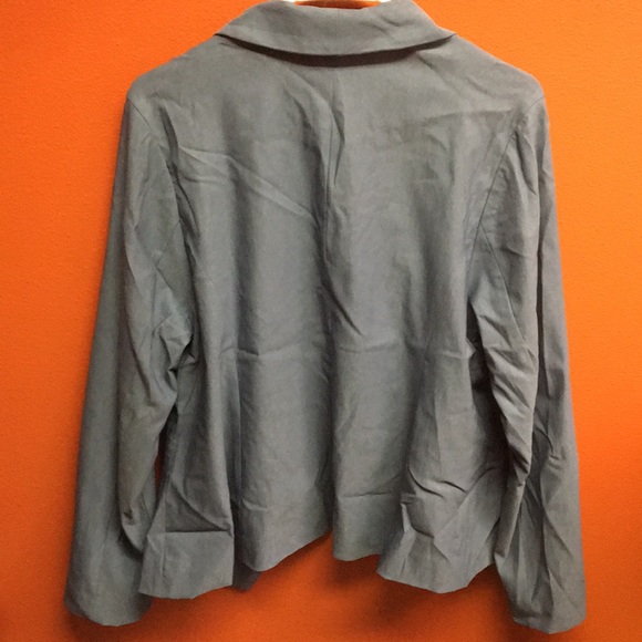 Blazer - Picture 3 of 3