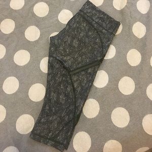 Lululemon cool to streets crop