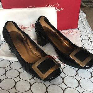 Roger Vivier Buckle Decollete