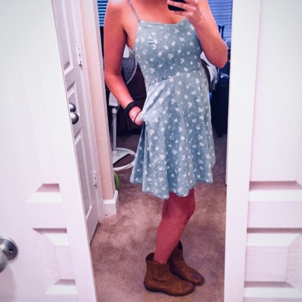 #NWOT 🌻👗 -- Denim Sundress