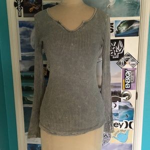 Long sleeve shirt with small V neck