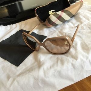 Auth Burberry Sunglasses NWOT gold check on side