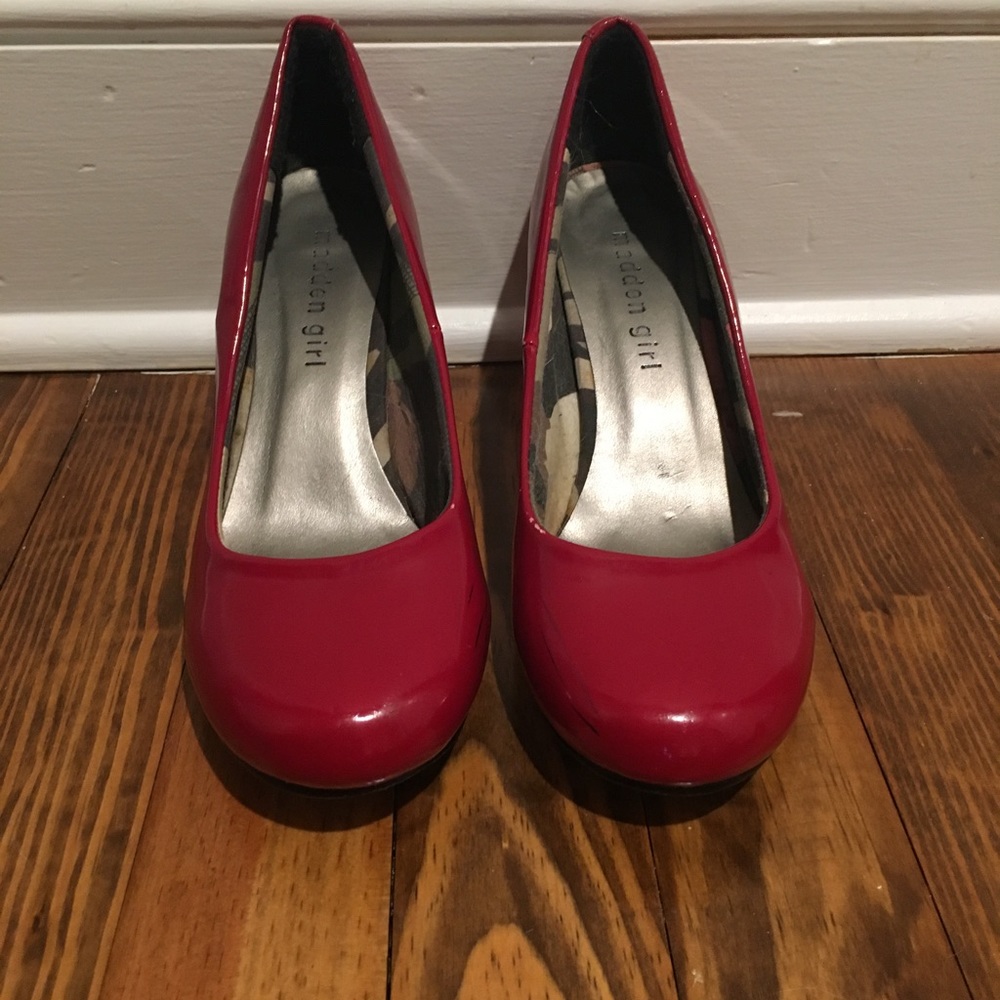 ❤️ Madden Girl Patent Pumps Size 7 ❤️