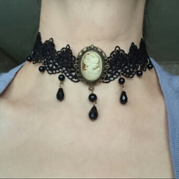 (S1) Cameo Choker - Picture 2 of 8