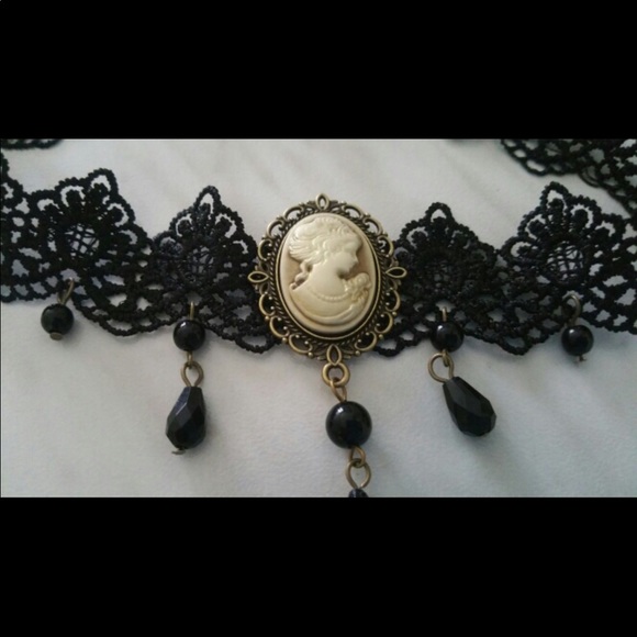 (S1) Cameo Choker - Picture 3 of 8