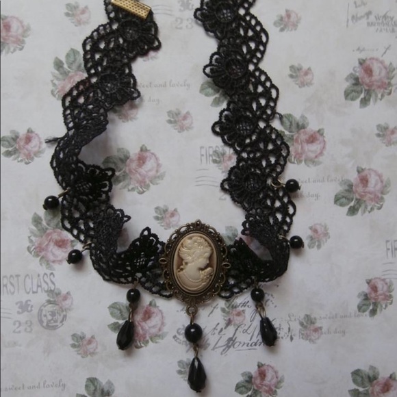 (S1) Cameo Choker - Picture 4 of 8
