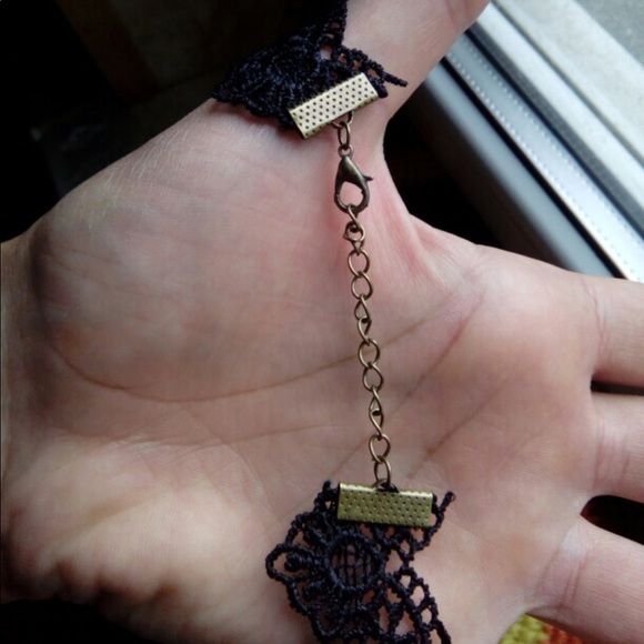 (S1) Cameo Choker - Picture 8 of 8