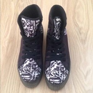 Black HOMG jc play gun patterned platform sneakers