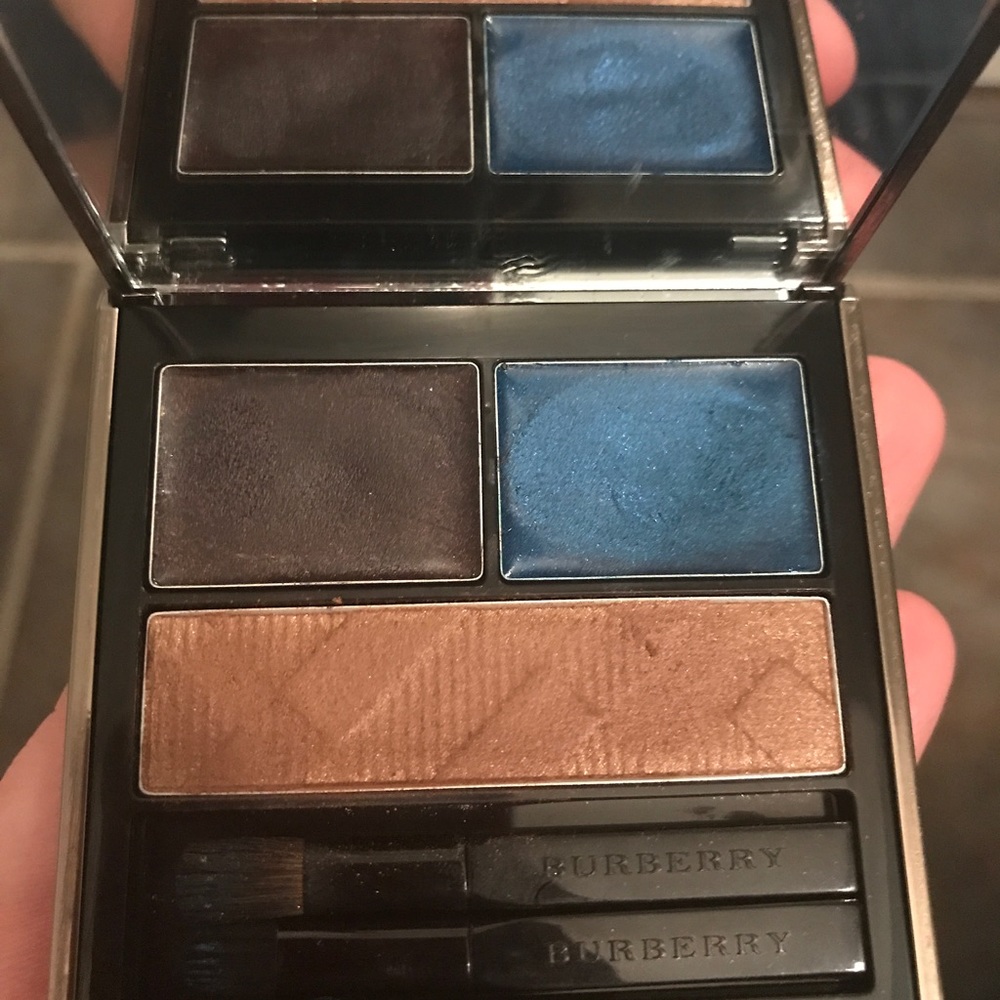 Burberry eyeshadow palette in Hot Tropic