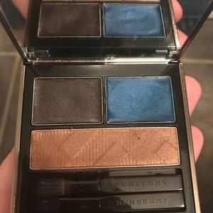 Burberry eyeshadow palette in Hot Tropic