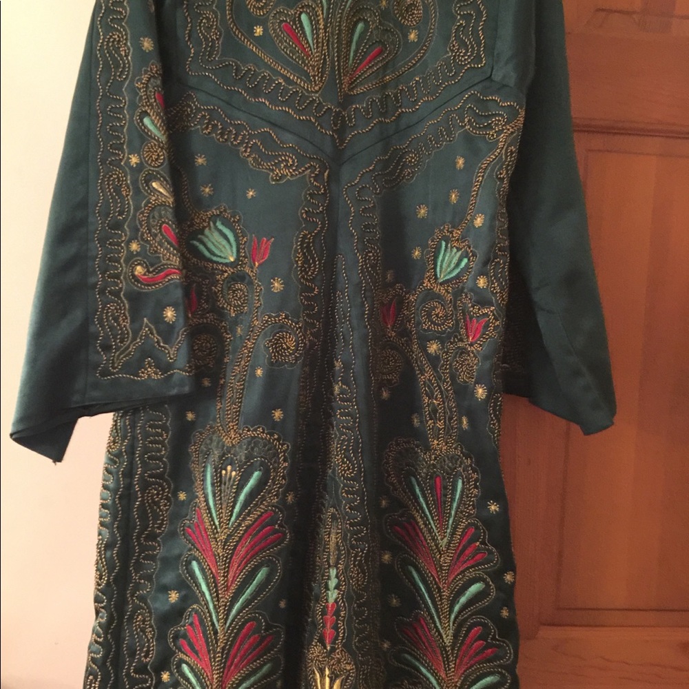 A beautiful detailed green palestinian Thob