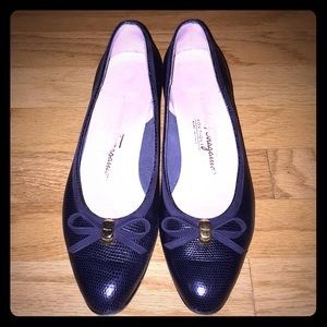 Navy Ferragamo ballet flats sz 8