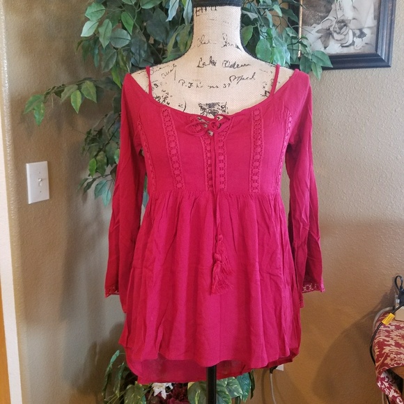 Cold Shoulder Top - Picture 3 of 4