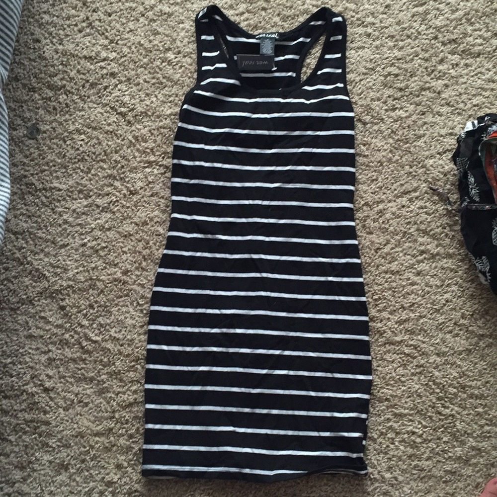 Black and white bodycon dress