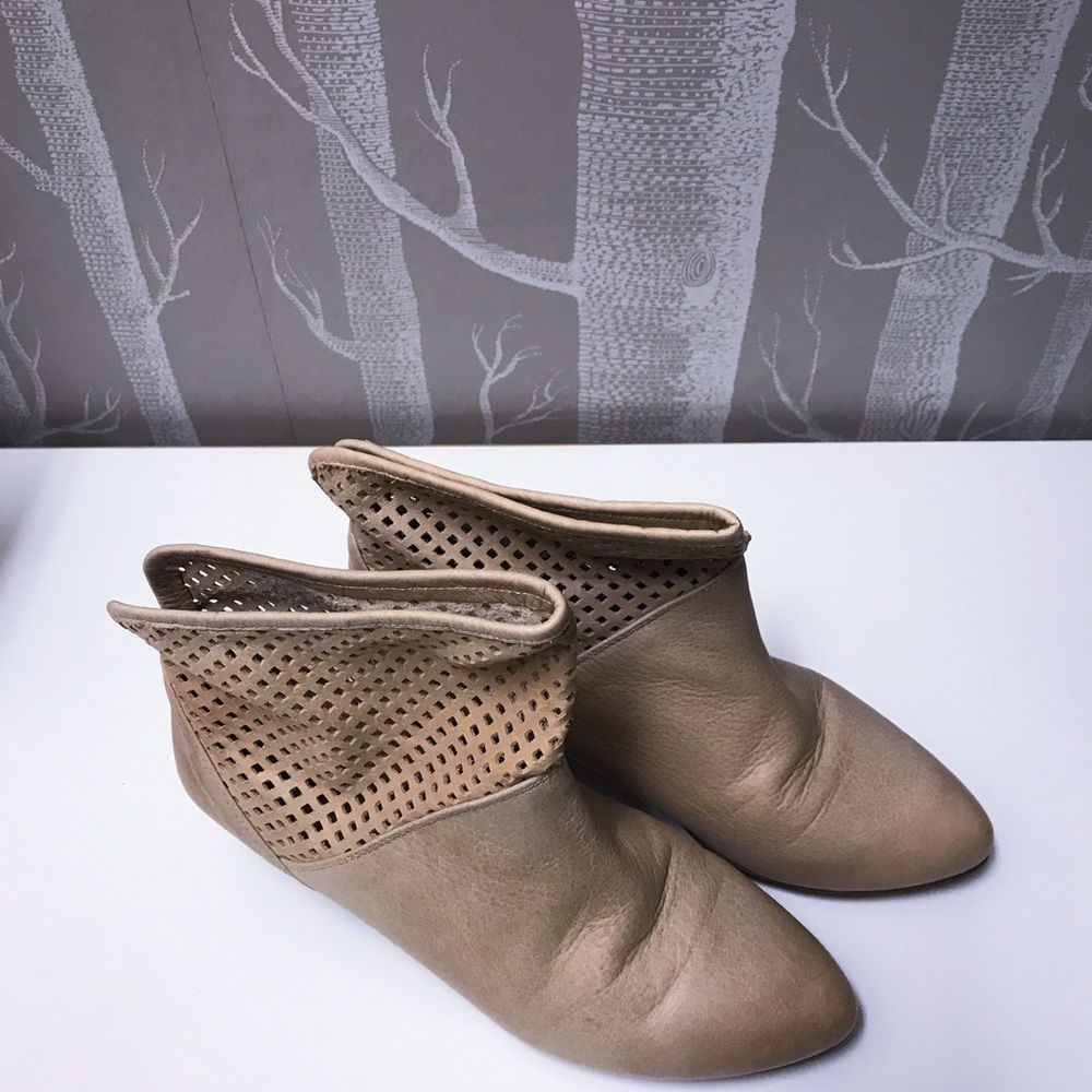 67 Collection 'Paige Booties' - Picture 2 of 5