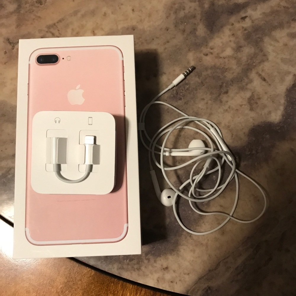 iPhone headphones and iPhone jack