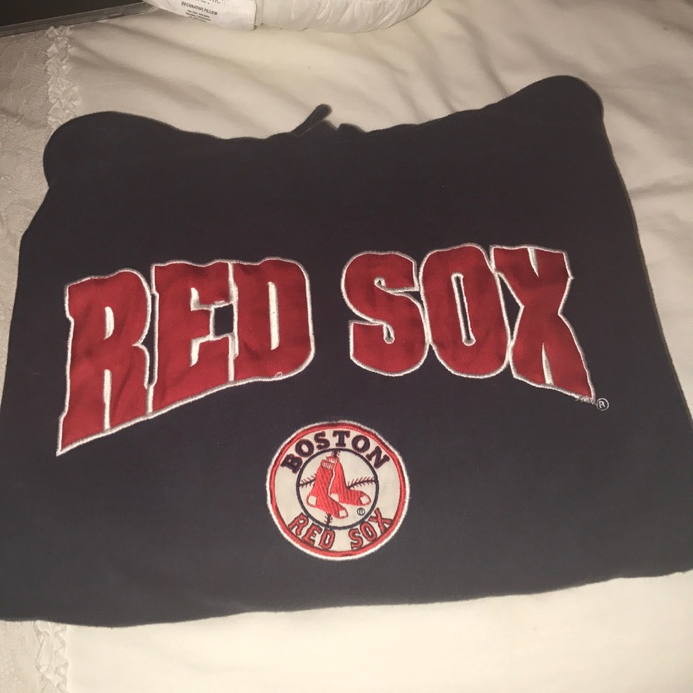 MENS RED SOX SWEATSHIRT! ⚾️