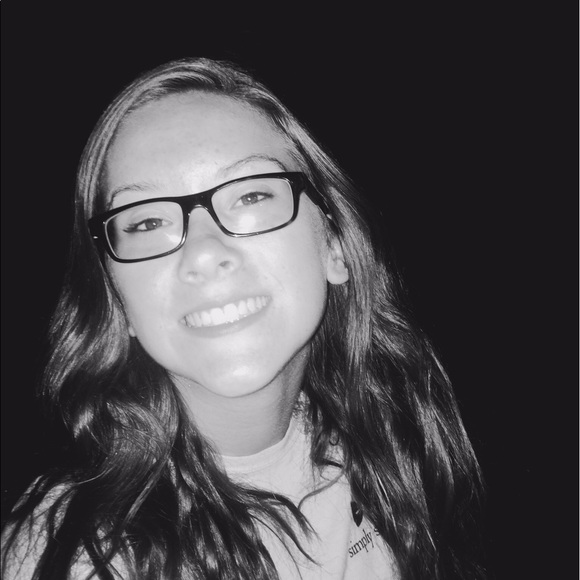 Meet your Posher, Alyssa - Picture 1 of 1