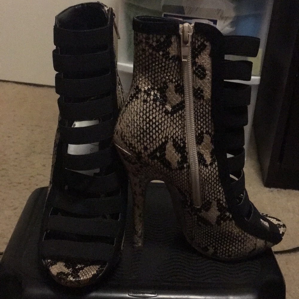 Heels - Picture 3 of 3