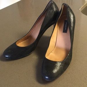 Nice black size 8 Ann Taylor pumps