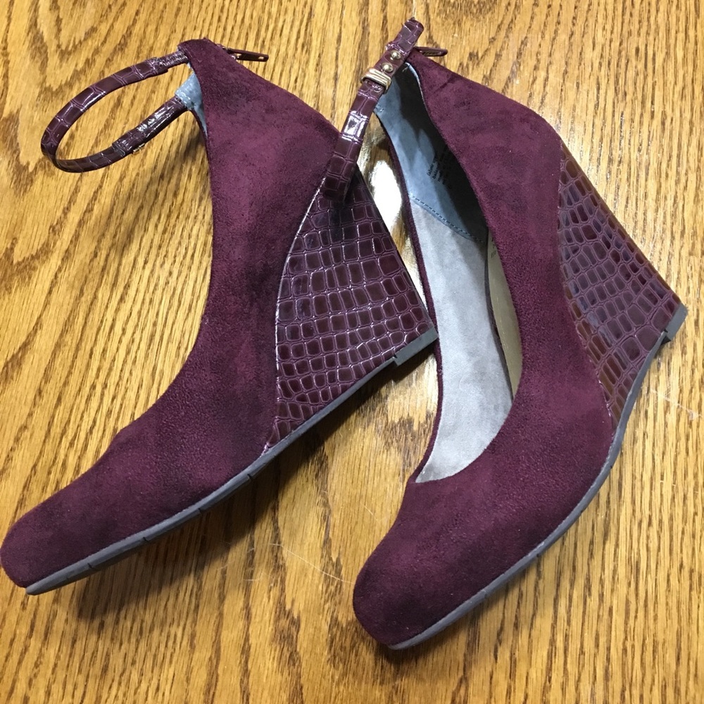 NEW PRICE 👠BC Faux Suede Wedges