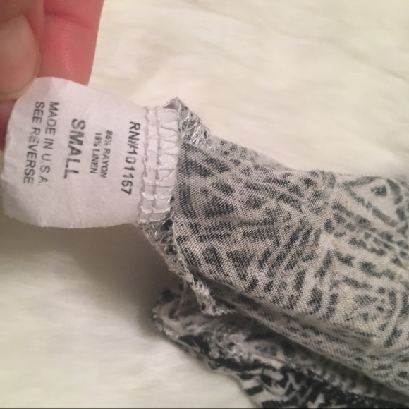 Pebble & stone cold shoulder top - Picture 5 of 6