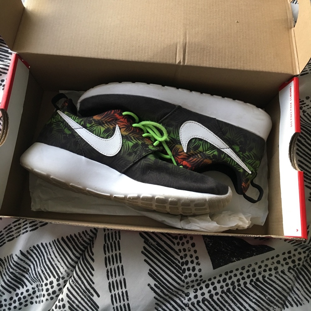 Shoes - Picture 1 of 4