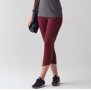 Lululemon Body Con crop. Size 4.