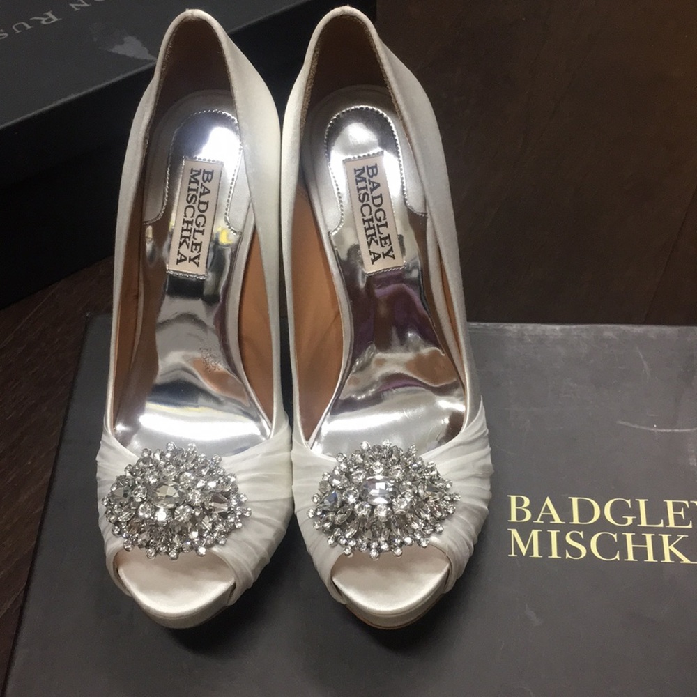 Badgley mischka pumps