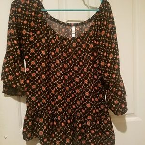 Off the shoulders 3/4 length shirt