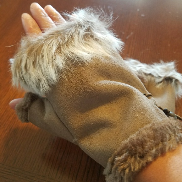 Furlined Fingerless Gloves - Picture 2 of 2