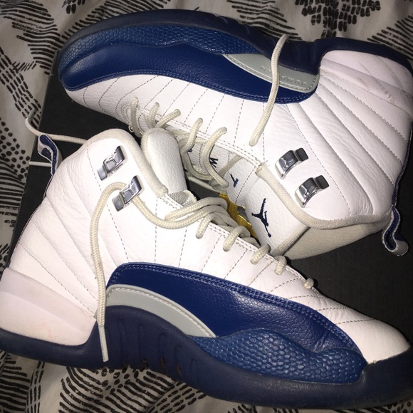 Shoes - Picture 3 of 4