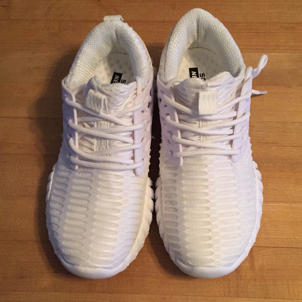 White tennis shoes