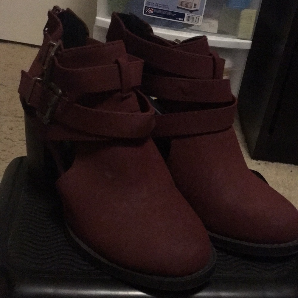 Heels - Picture 2 of 4