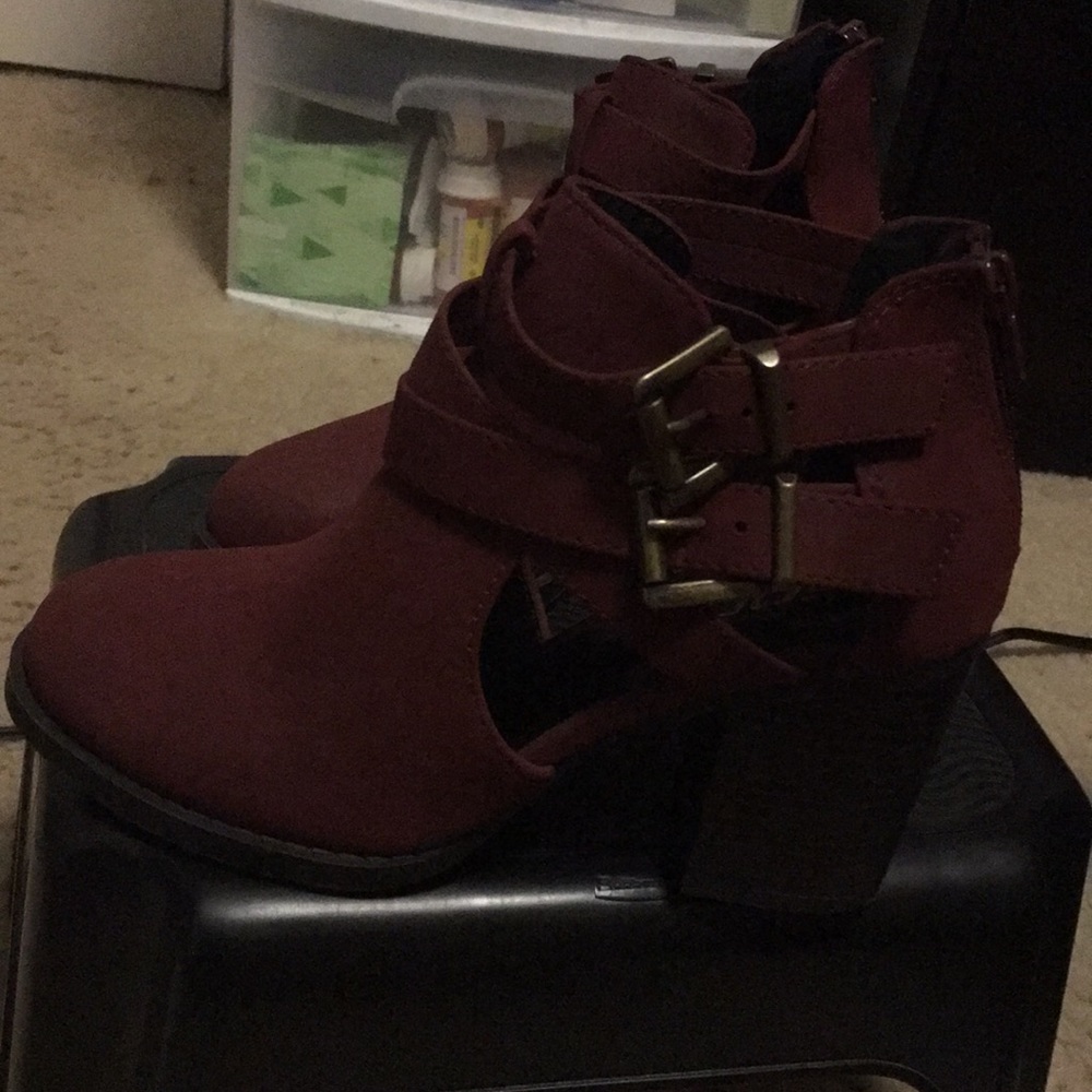 Heels - Picture 4 of 4