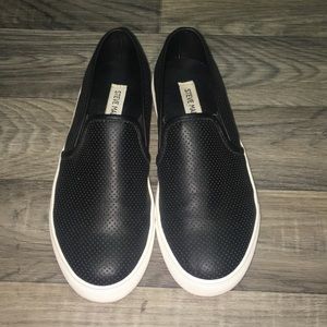 STEVE MADDEN SLIP ONS