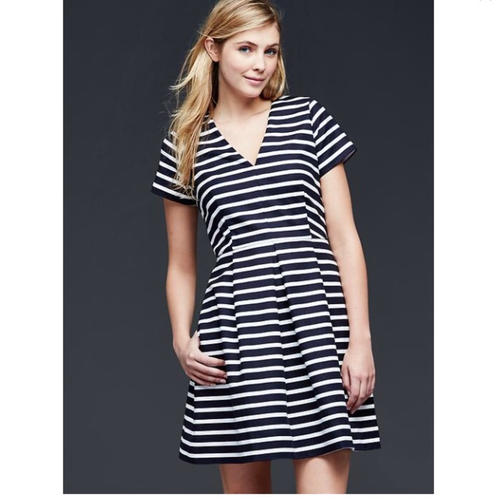 New Gap Striped Pleated Fit & Flare Dress pockets