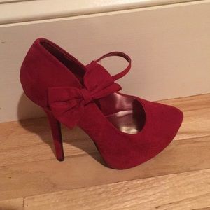 dark red classy heels with bow