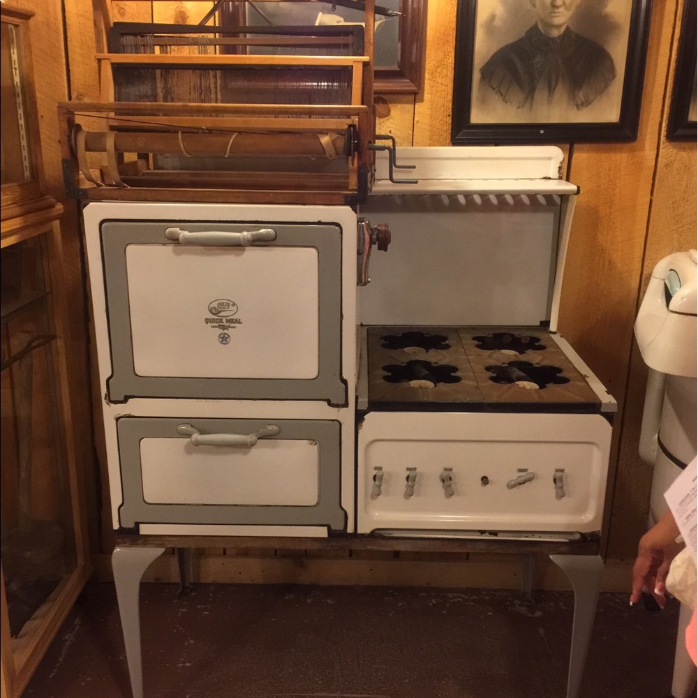 Meet your Posher, Edwana