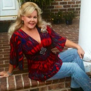 Black & red top with brioche jewel