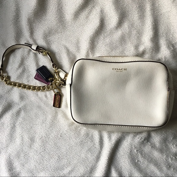 Coach Handbags - Coach Flight Wristlet Coach Handbags - Coach Flight Wristlet