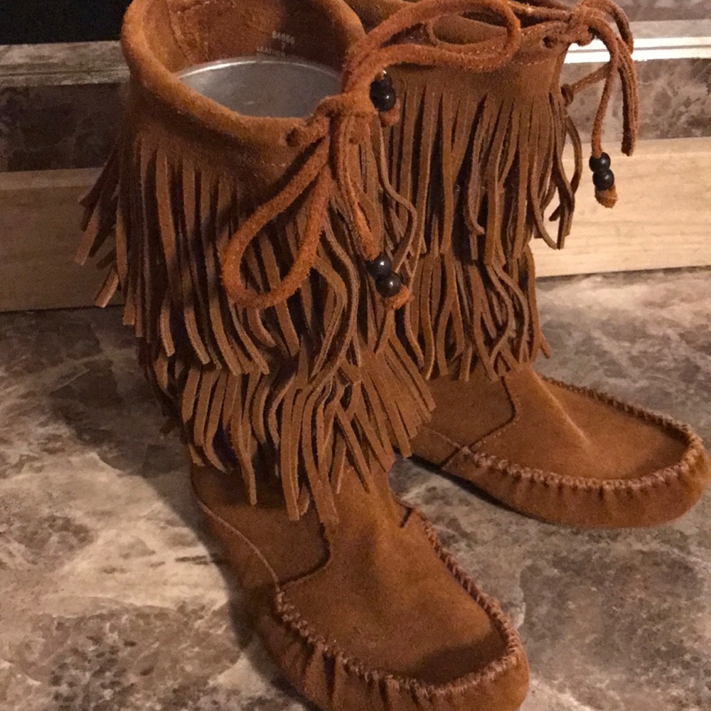 Minnetonka fringe boots