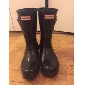 Short Black Shiny Hunter Rain boots with insoles