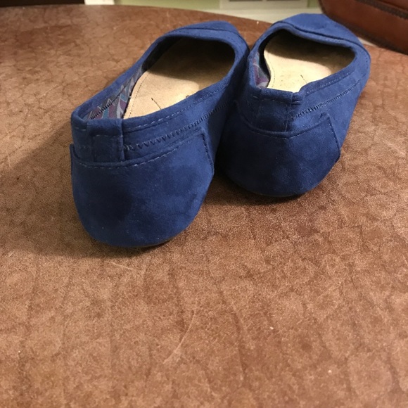 Rue 21 etc! Flats - Picture 3 of 4