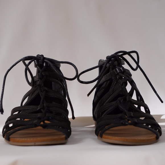 *SOLD* BCBG MAx Azria black gladiator sandals - Picture 4 of 8