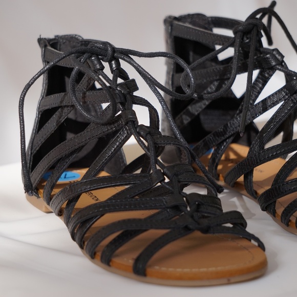 *SOLD* BCBG MAx Azria black gladiator sandals - Picture 2 of 8