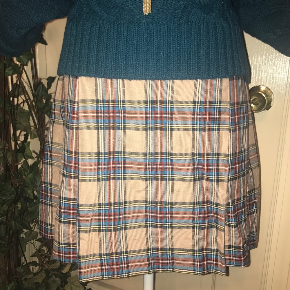 🍁Adorable Tan Plaid Skirt w/Pleats🍁
